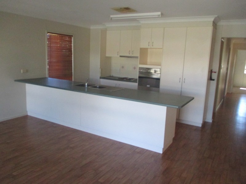 3 BOND STREET, Roma QLD 4455