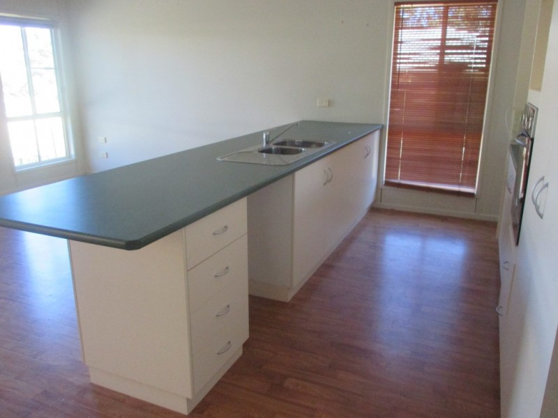 3 BOND STREET, Roma QLD 4455