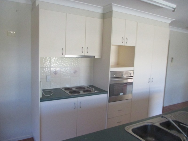 3 BOND STREET, Roma QLD 4455