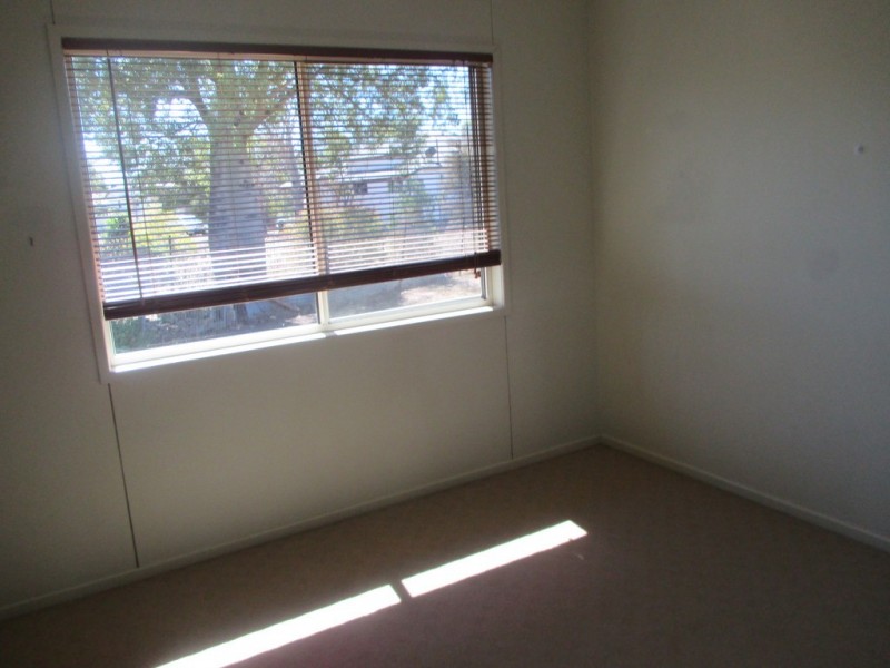 3 BOND STREET, Roma QLD 4455