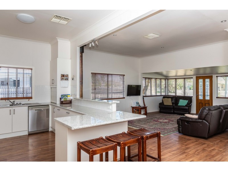 98 MISCAMBLE STREET, Roma QLD 4455