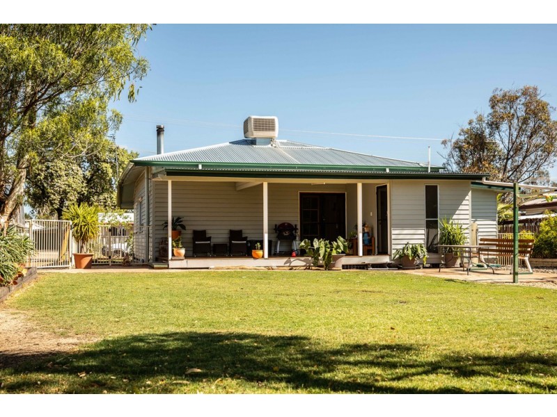 98 MISCAMBLE STREET, Roma QLD 4455