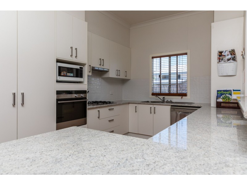 98 MISCAMBLE STREET, Roma QLD 4455