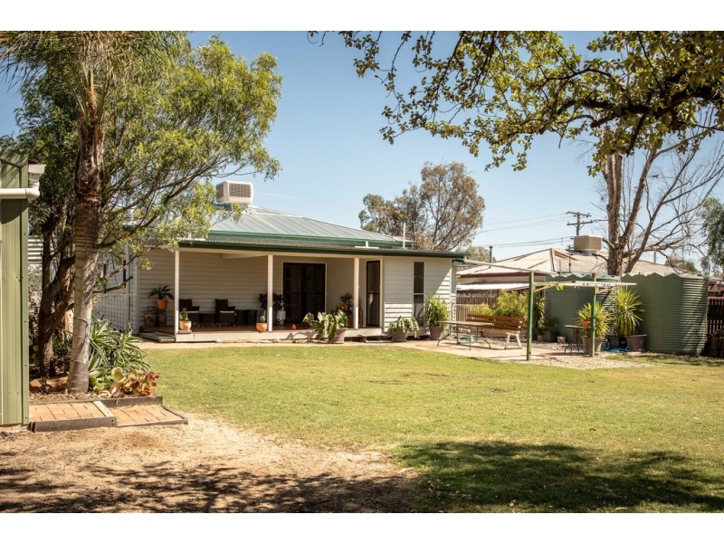 98 MISCAMBLE STREET, Roma QLD 4455