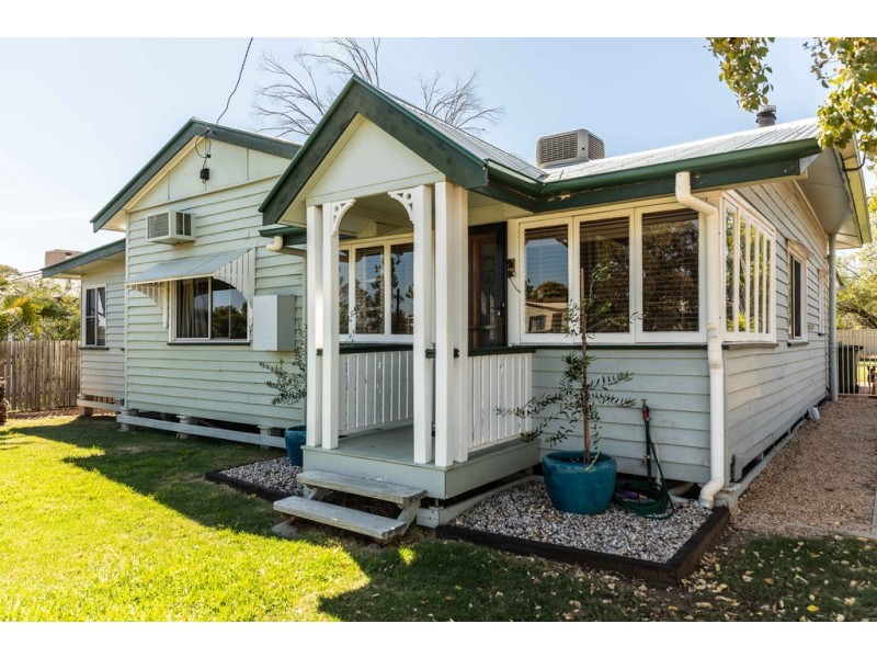 98 MISCAMBLE STREET, Roma QLD 4455