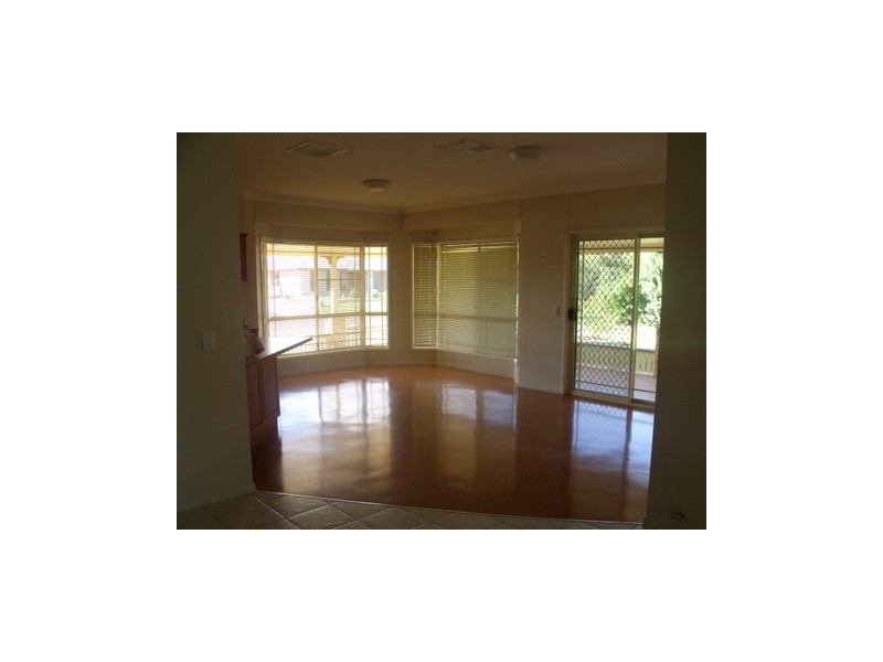 10-12 Edna Street, Roma QLD 4455