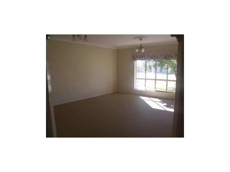 10-12 Edna Street, Roma QLD 4455