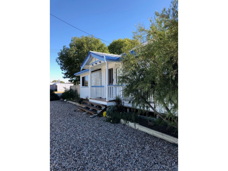 17 MAY STREET, Roma QLD 4455