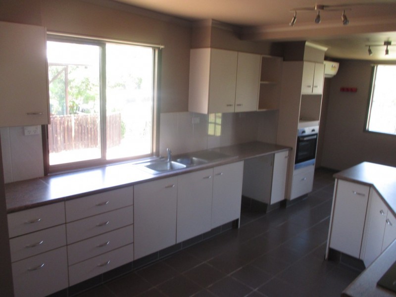 71 RAGLAN STREET, Roma QLD 4455