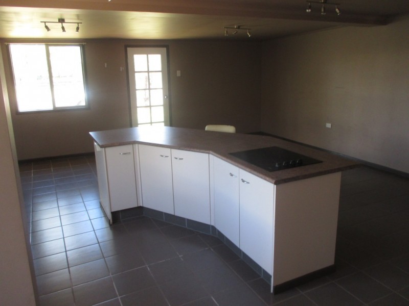 71 RAGLAN STREET, Roma QLD 4455