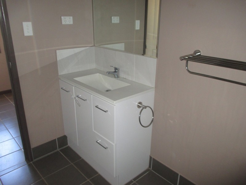 71 RAGLAN STREET, Roma QLD 4455