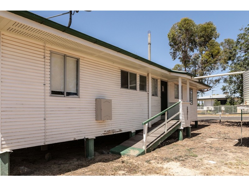 15 SOUTH STREET, Roma QLD 4455