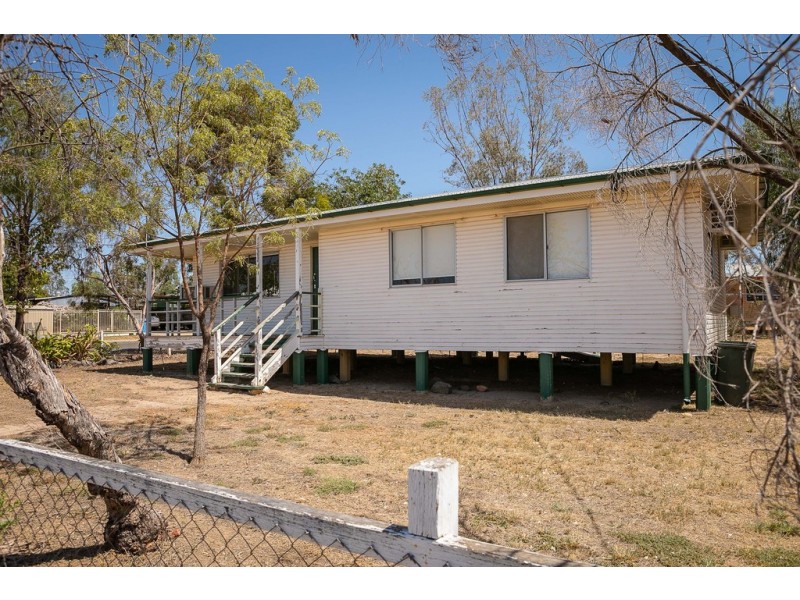 15 SOUTH STREET, Roma QLD 4455