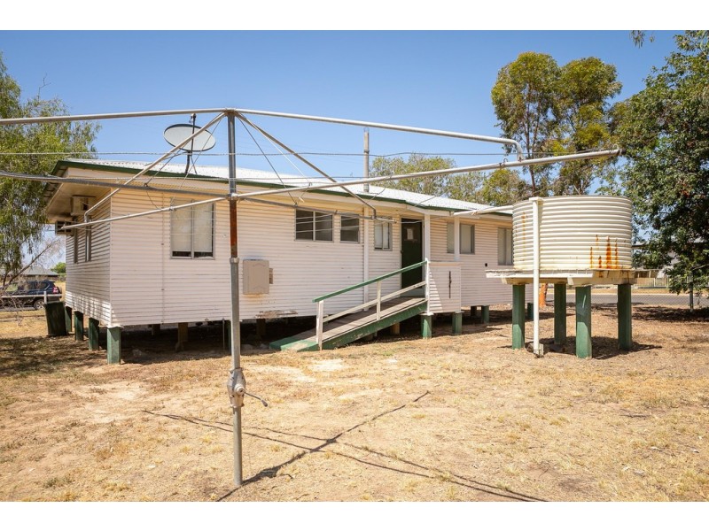 15 SOUTH STREET, Roma QLD 4455