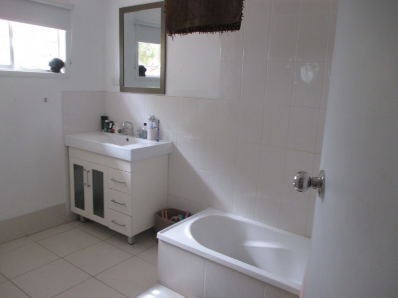 9 LEWIS STREET, Roma QLD 4455