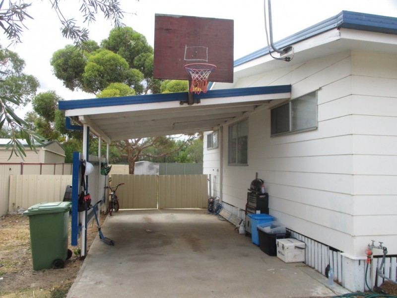 9 LEWIS STREET, Roma QLD 4455