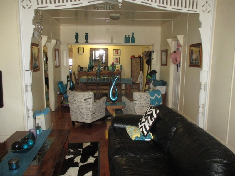 6 QUEEN STREET, Roma QLD 4455