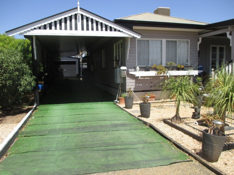 6 QUEEN STREET, Roma QLD 4455