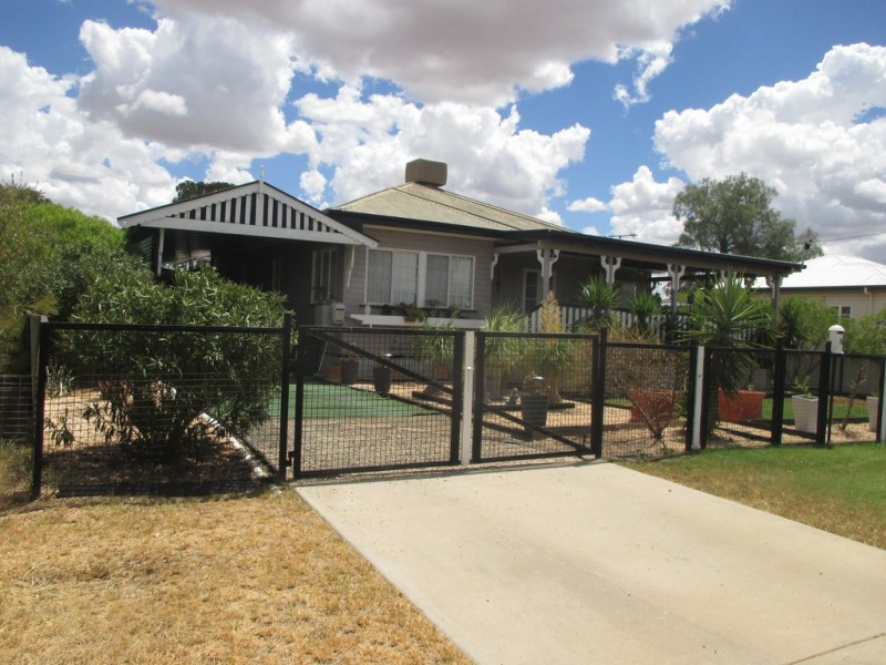 6 QUEEN STREET, Roma QLD 4455