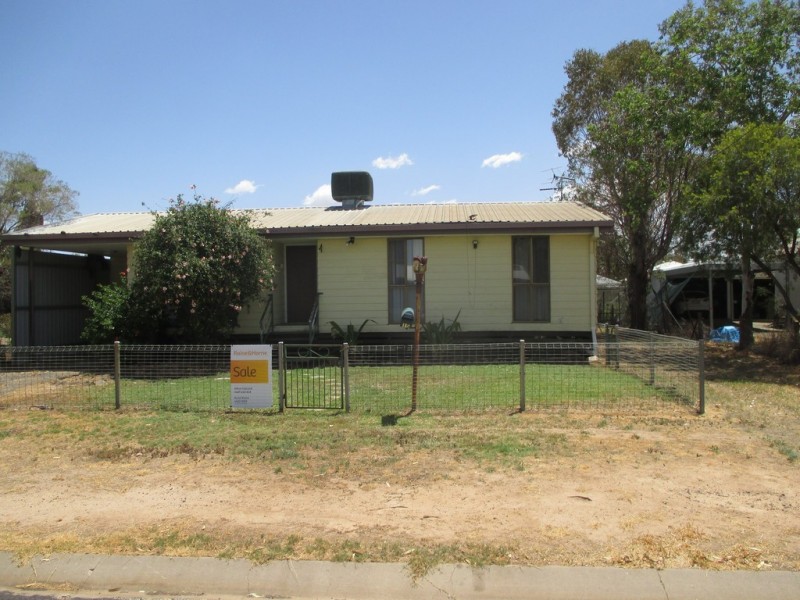 15 ROBERTSON STREET, Roma QLD 4455