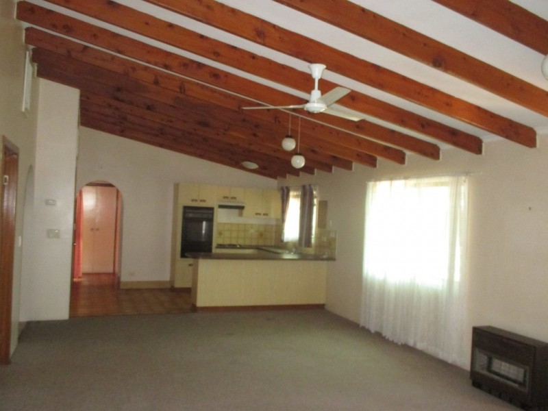 15 ROBERTSON STREET, Roma QLD 4455