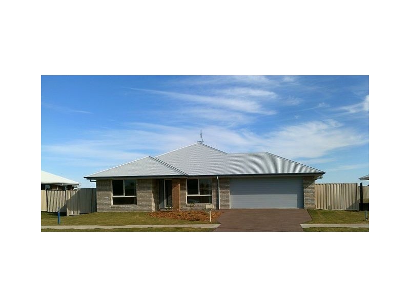 100 TAYLOR STREET, Roma QLD 4455
