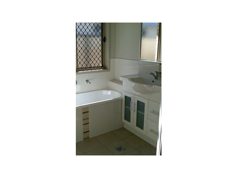 102 TAYLOR STREET, Roma QLD 4455