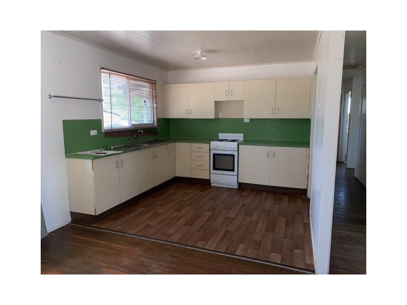 27 Ivan Street, Surat QLD 4417