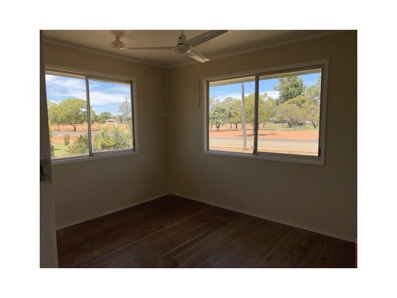 27 Ivan Street, Surat QLD 4417