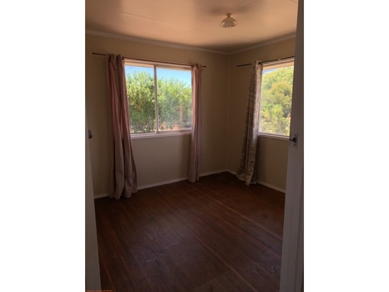 27 Ivan Street, Surat QLD 4417