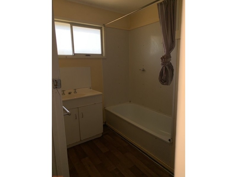 27 Ivan Street, Surat QLD 4417