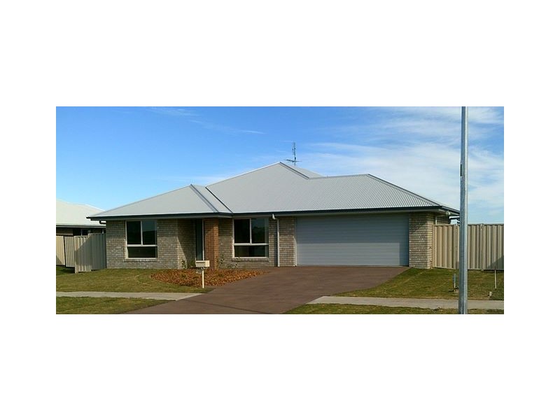 100 TAYLOR STREET, Roma QLD 4455