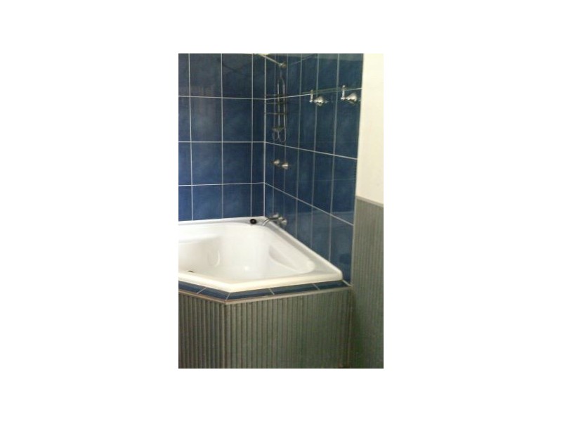 17 BOWEN STREET, Roma QLD 4455