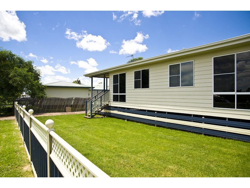 88 Bowen Street, Roma QLD 4455