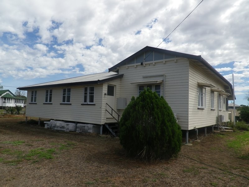 37 Russell Street, Wallumbilla QLD 4428