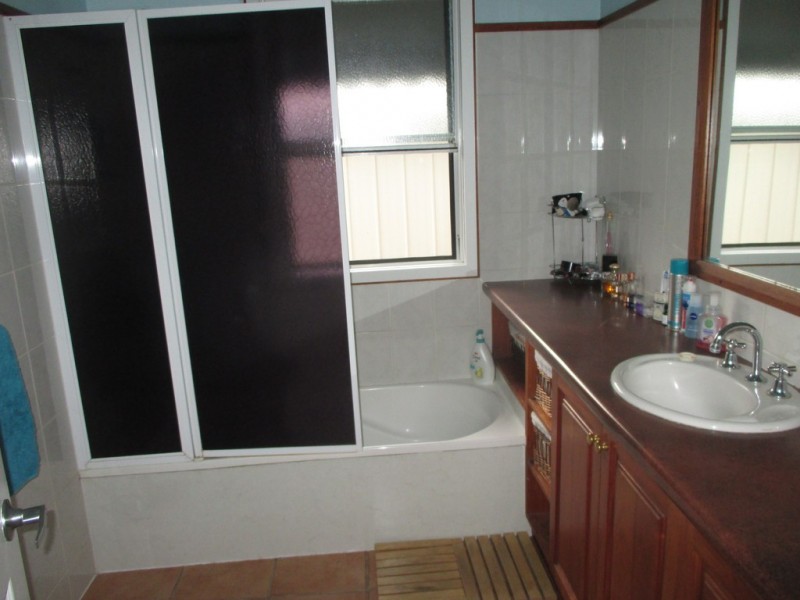11 MCDOWALL STREET, Roma QLD 4455