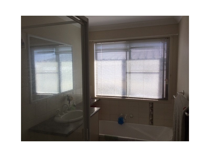 27 Robusta Street, Roma QLD 4455