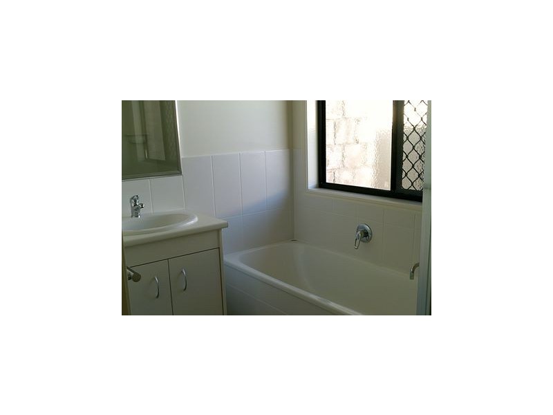 94  Taylor Street, Roma QLD 4455