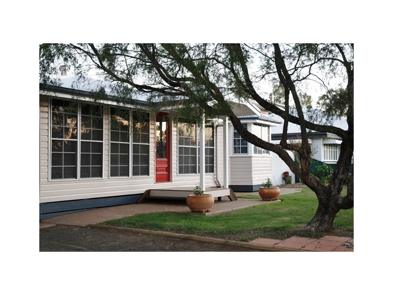 92 Miscamble Street, Roma QLD 4455