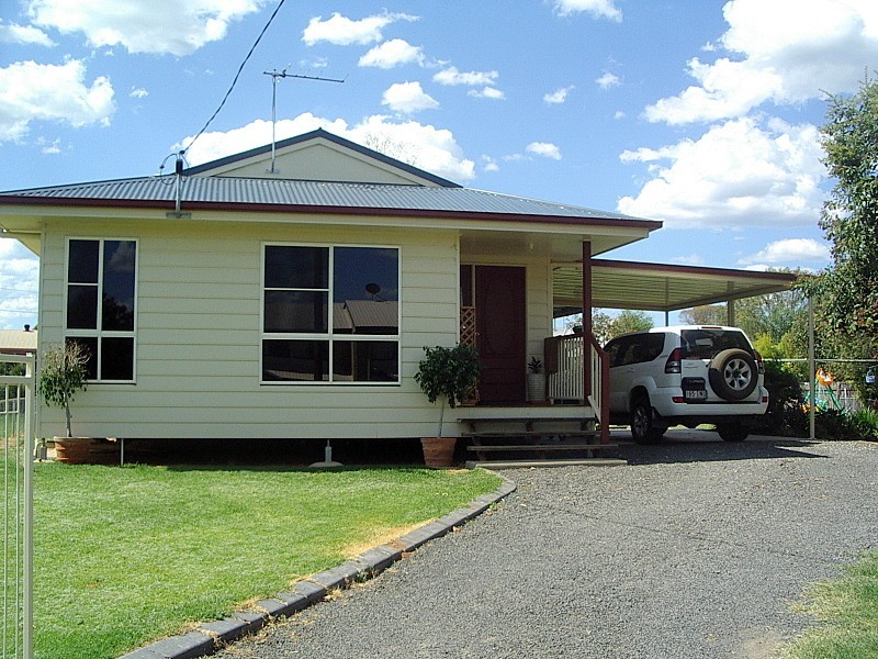 3 BOND STREET, Roma QLD 4455