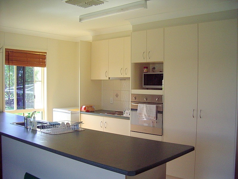 3 BOND STREET, Roma QLD 4455