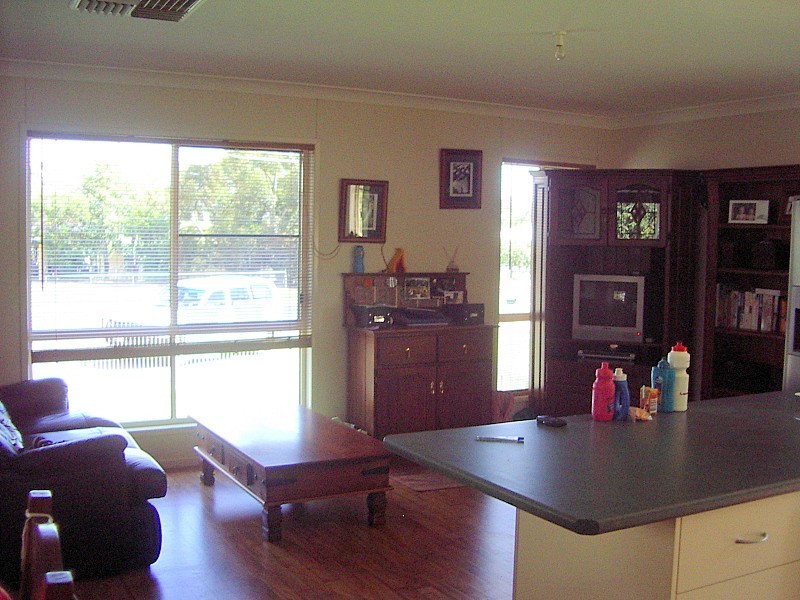 3 BOND STREET, Roma QLD 4455