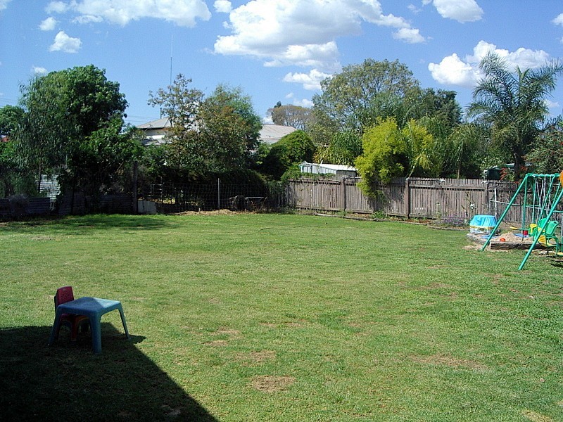 3 BOND STREET, Roma QLD 4455