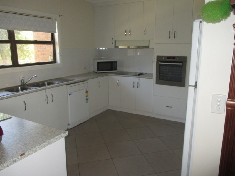 12 MARSDEN COURT, Roma QLD 4455