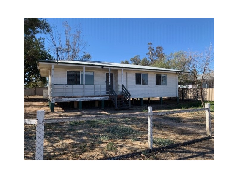 15 South Street, Roma QLD 4455