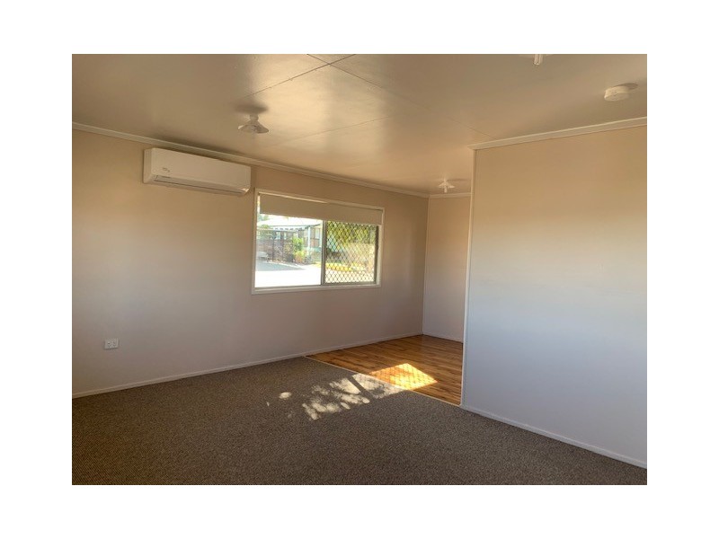 15 South Street, Roma QLD 4455