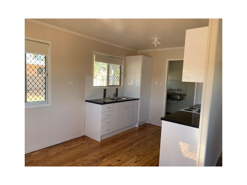 15 South Street, Roma QLD 4455
