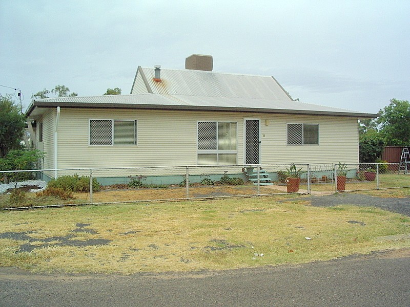 9  HOFFMAN STREET, Roma QLD 4455