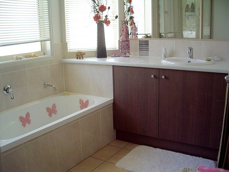 96 NORTHERN ROAD, Roma QLD 4455