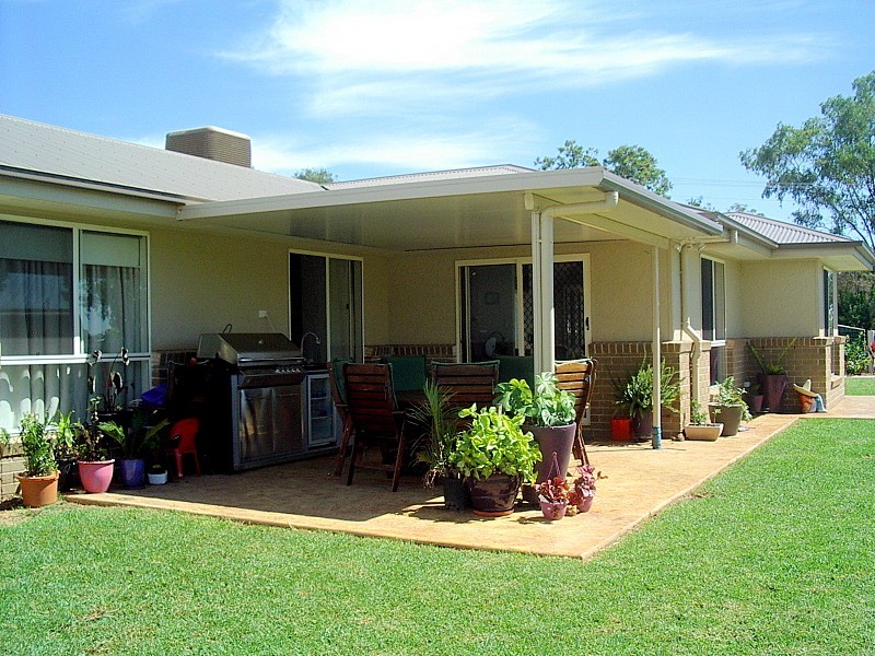 96 NORTHERN ROAD, Roma QLD 4455